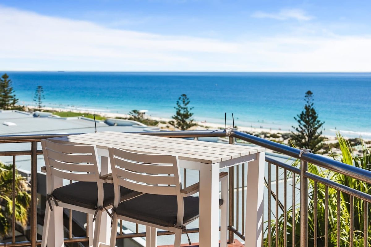 Apartment R306 – ultimate beachfront destination! gallery image 2