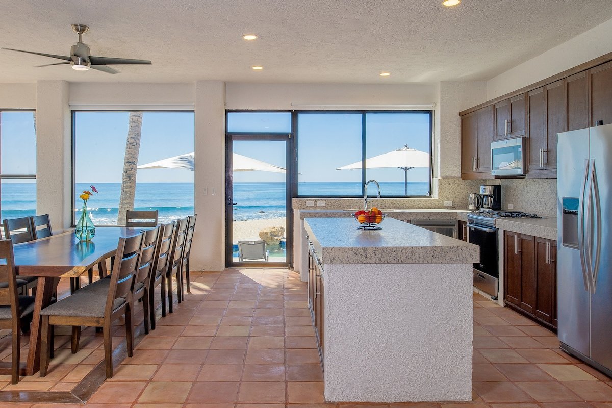 Villa Costa Azul -Beachfront Surfer’s Paradise gallery image 2