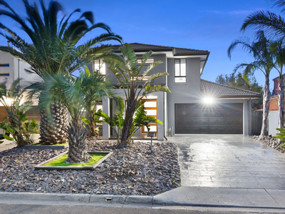 Luxurious Property Centrally Located!