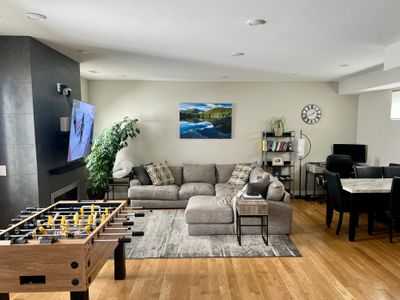 Upscale Modern 3BD Townhouse – Walk to Stadium