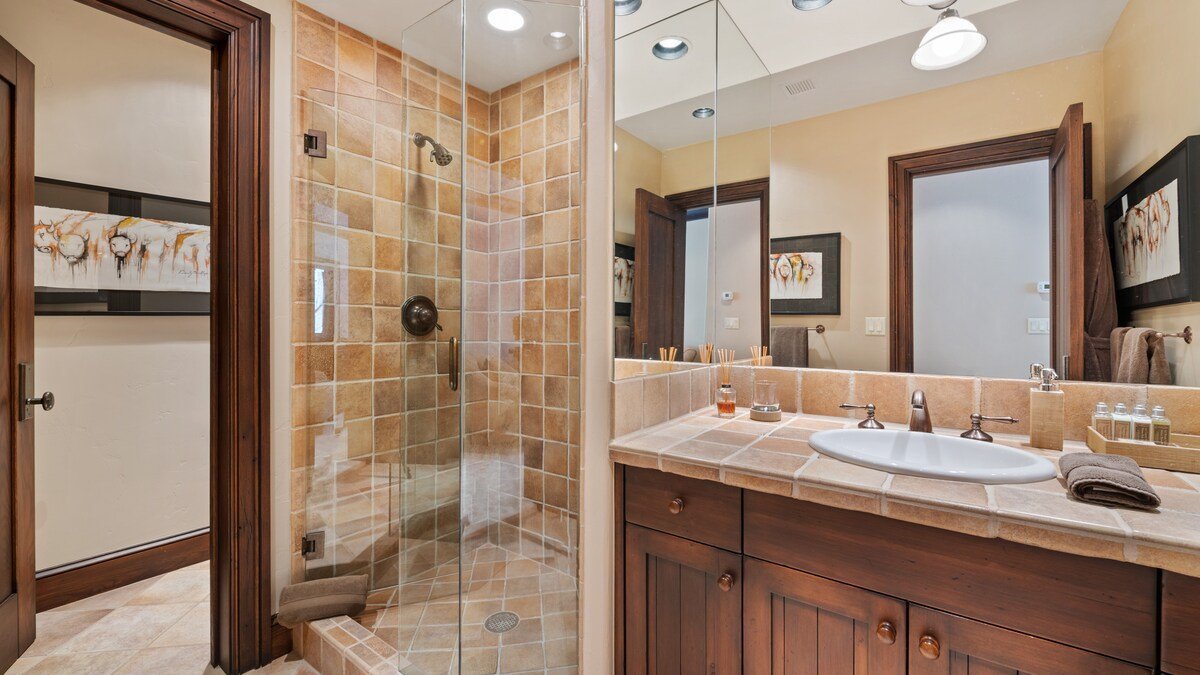 Luxury Ski-in/out Estate + Game Room | Paragon gallery image 3