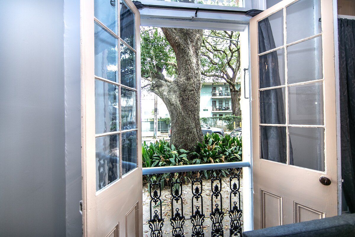 Governor’s Mansion 5 bedroom/3.5 bath w/ Pool! gallery image 5