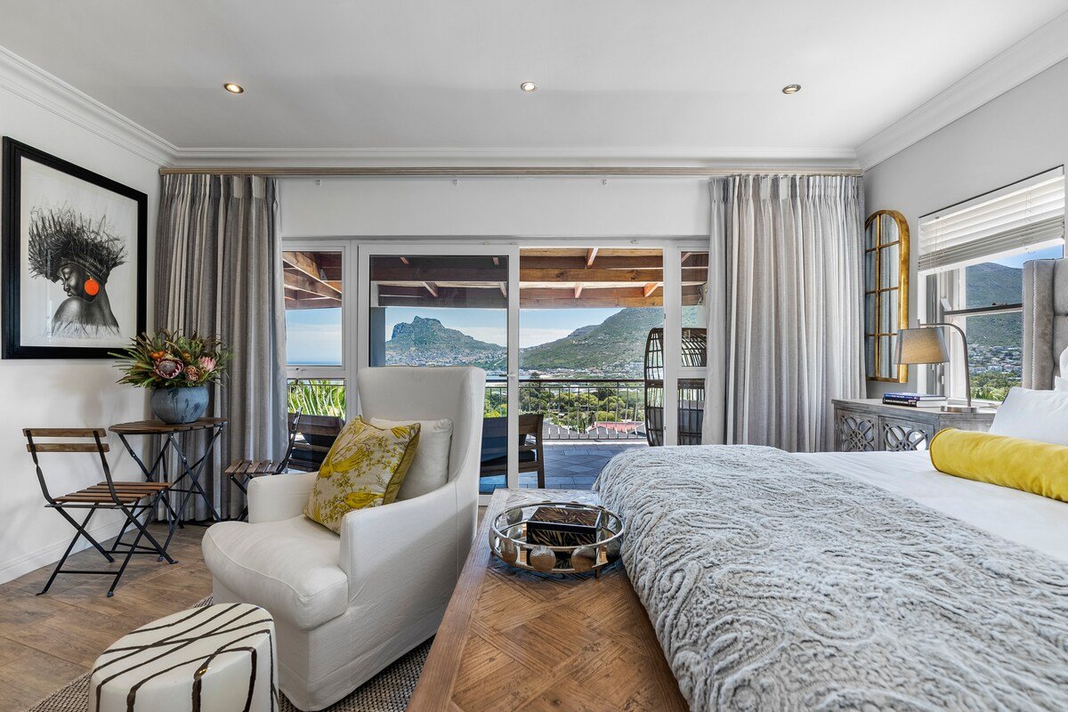 SunsetViews | Sea & Mountain View Retreat gallery image 5