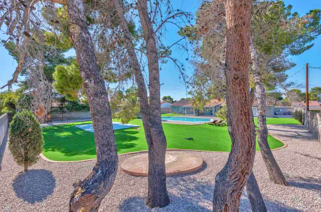 Amazing Modern House! 6 BDR gallery image 2