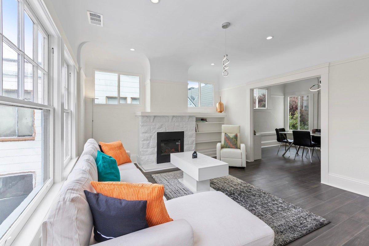 Modern Noe Valley home with private deck gallery image 3