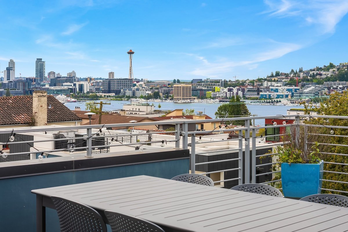 Spectacular Views 3 Bedroom Home w/ Rooftop, AC gallery image 3