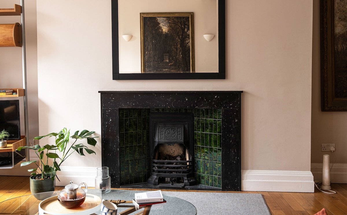 Apartment by Trinity College gallery image 4