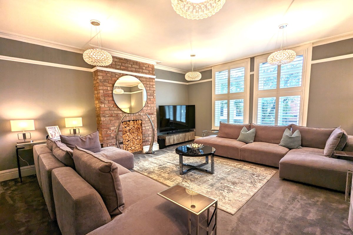 Luxury, Sleeps 6, Parking for 2 & 1 min to Metro