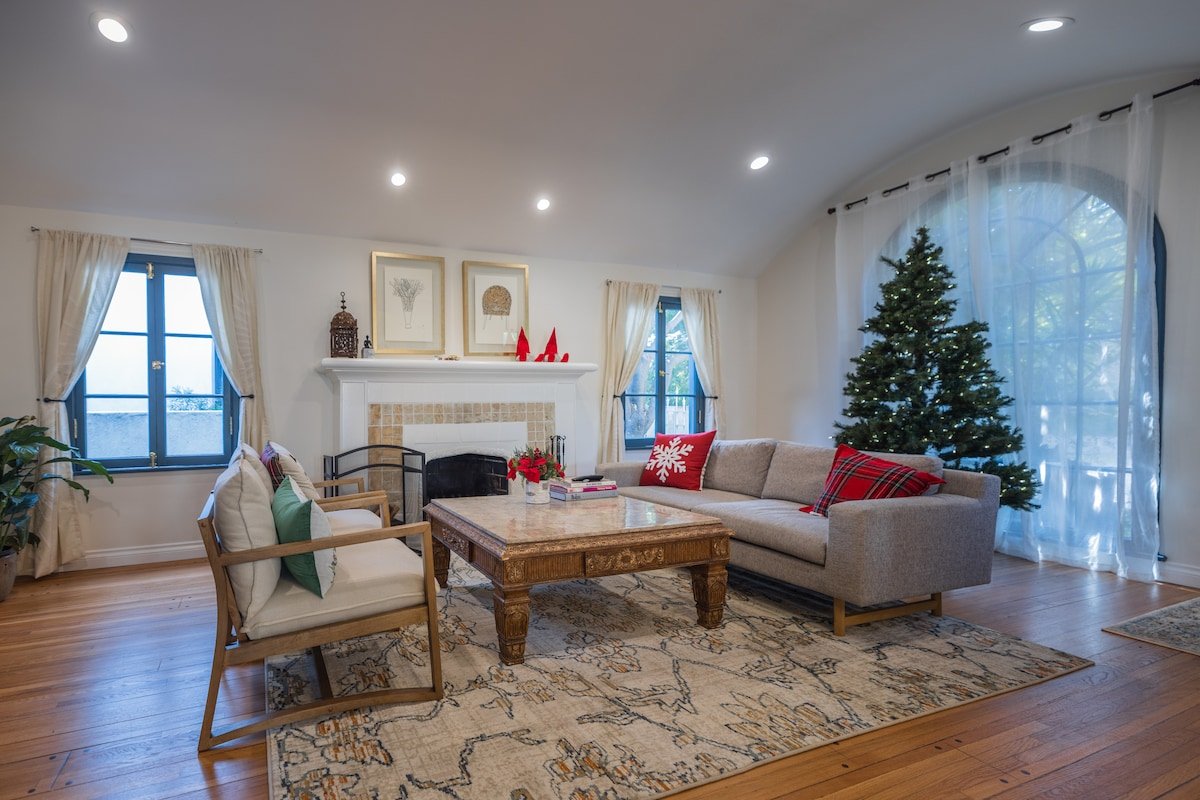 Beverly Grove Spanish 4BR 3BA HM gallery image 3