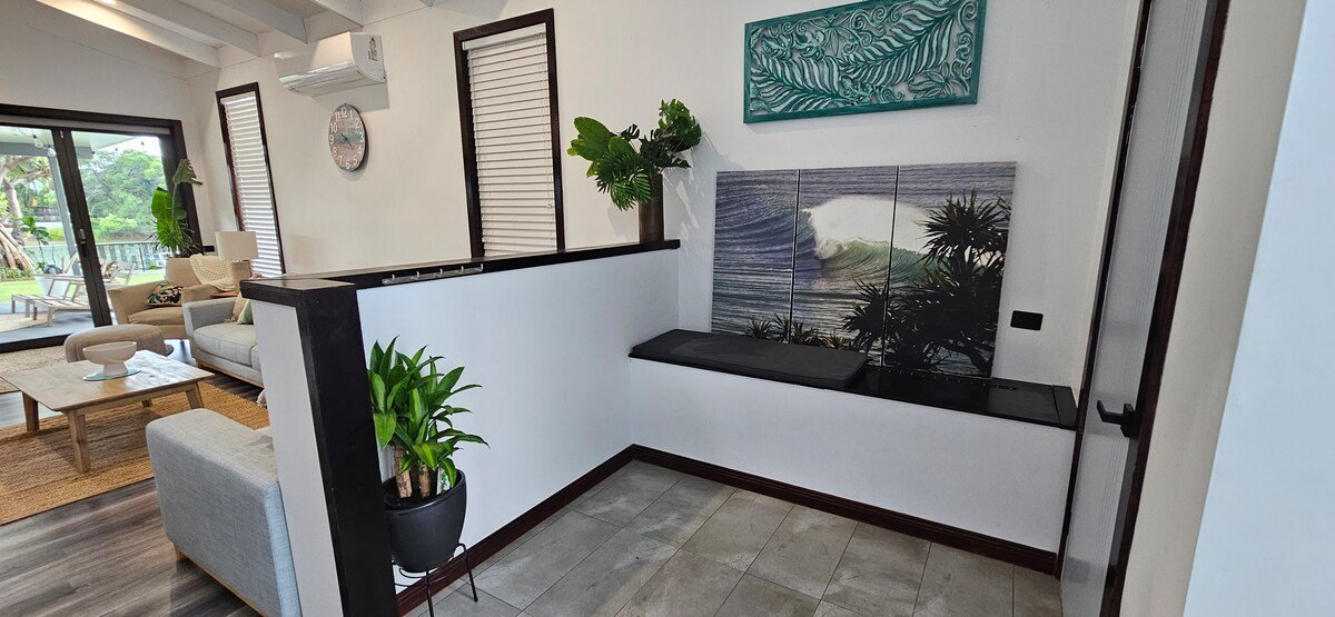 Mooloolaba Waterfront – 4 Bed Modern Pontoon Place gallery image 4