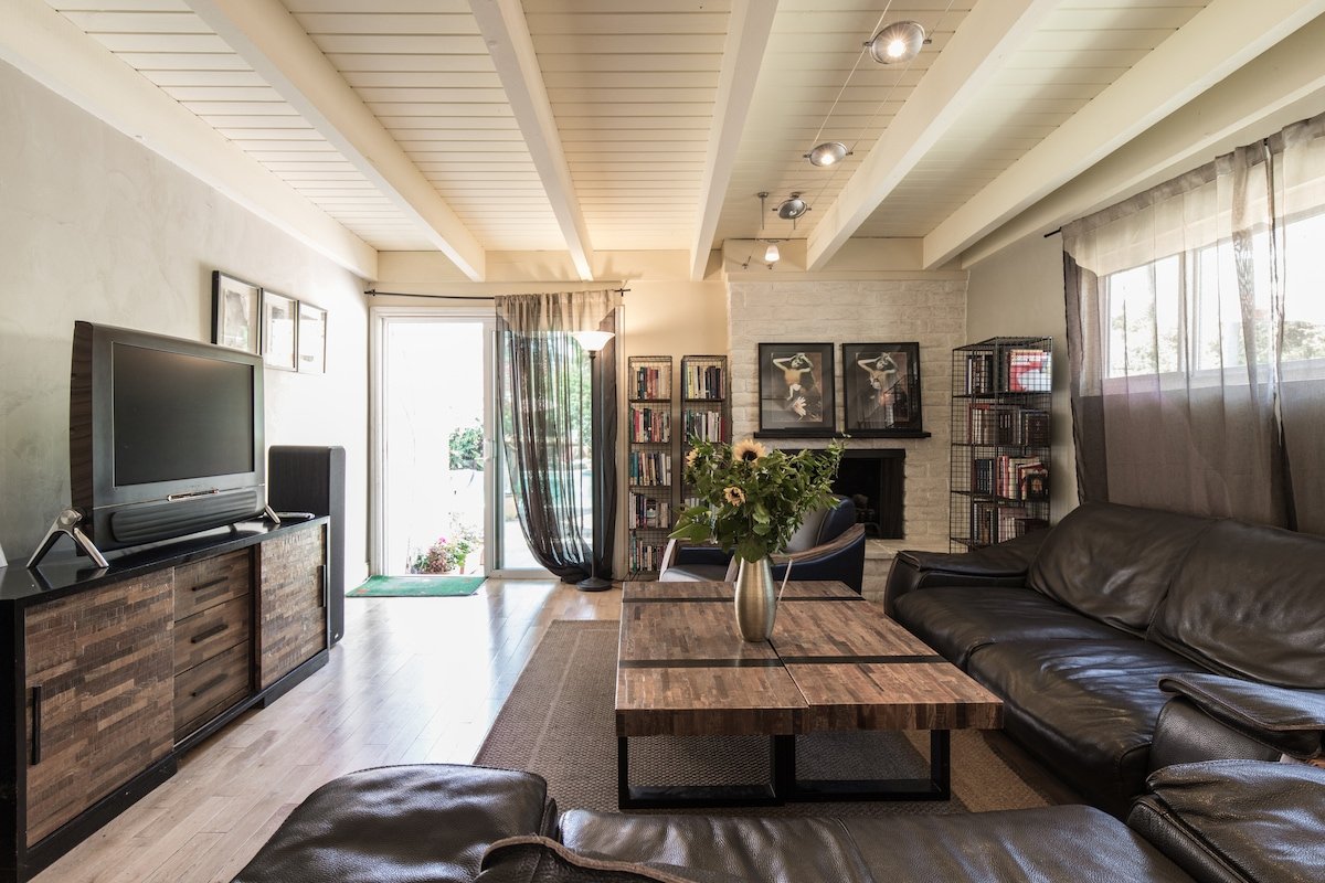 Artistic House in Upscale Neighborhood of Glendale gallery image 4