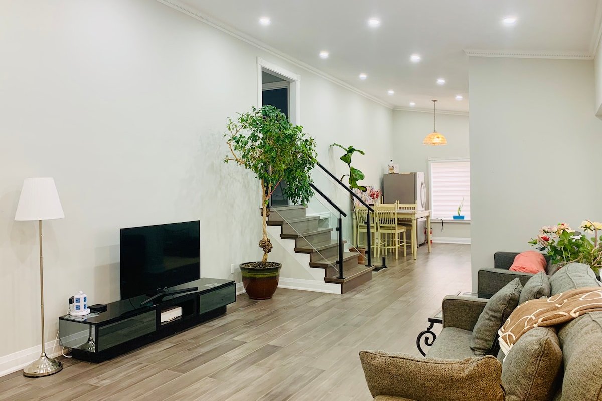 Dream House in North York/6 bedrooms/6 parkings gallery image 2