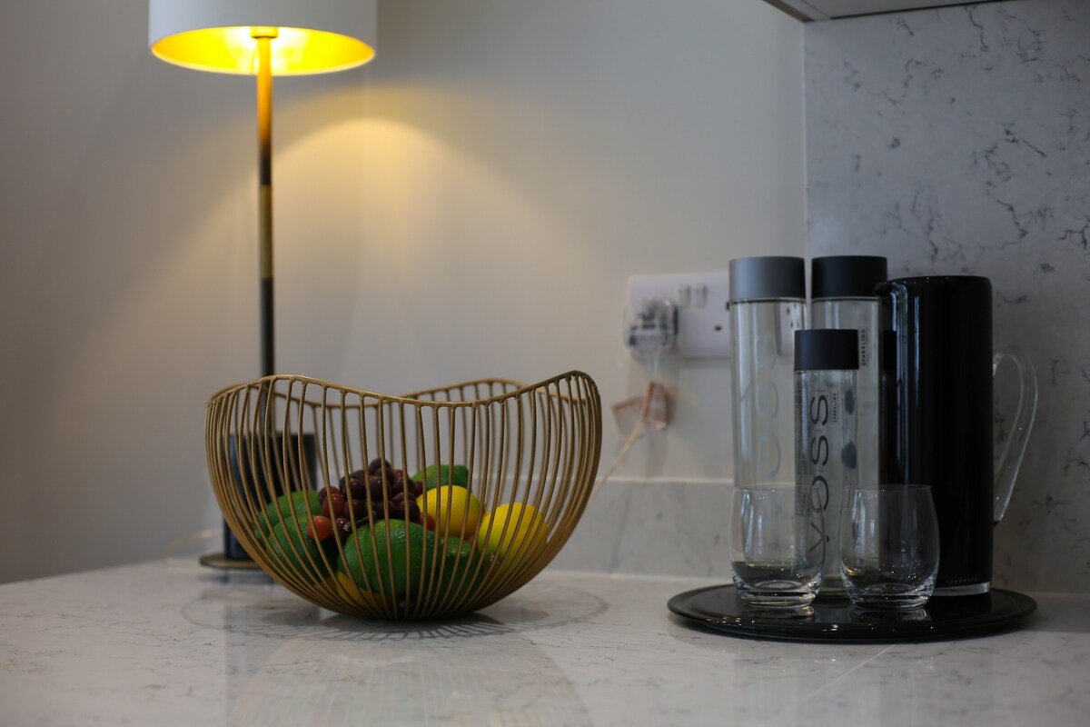 Elegant & Stylish Brand New 3 Bed Retreat gallery image 4