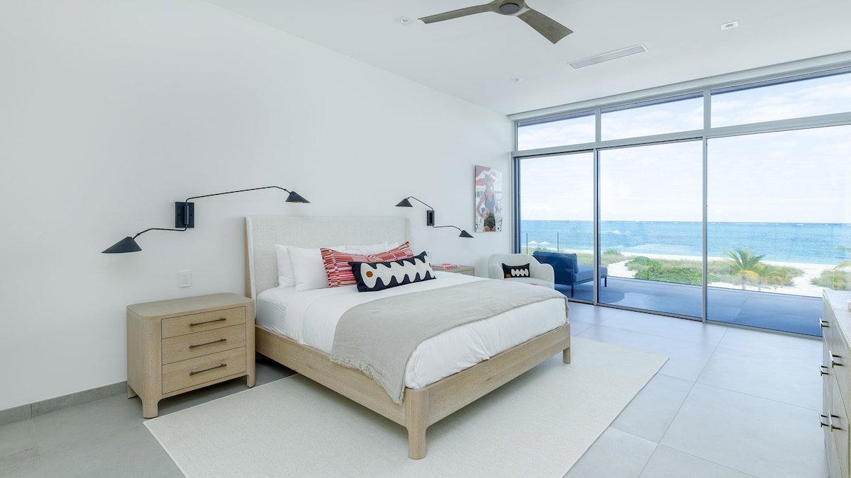 Bliss Villa Four – Grace Bay Beach Front Villa gallery image 5