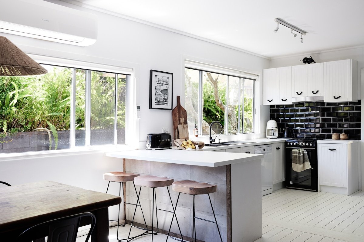 The Black Ace ~ Family entertainer gallery image 5