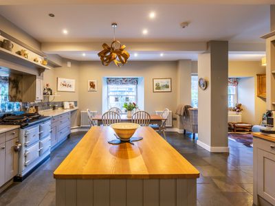 Beautiful Family Friendly Central 5 Bedroom Flat.