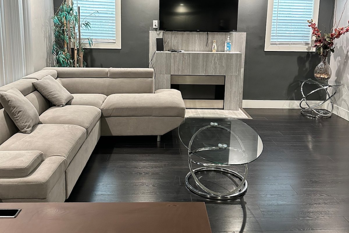 Big Home Near Hollywood & DTLA gallery image 3