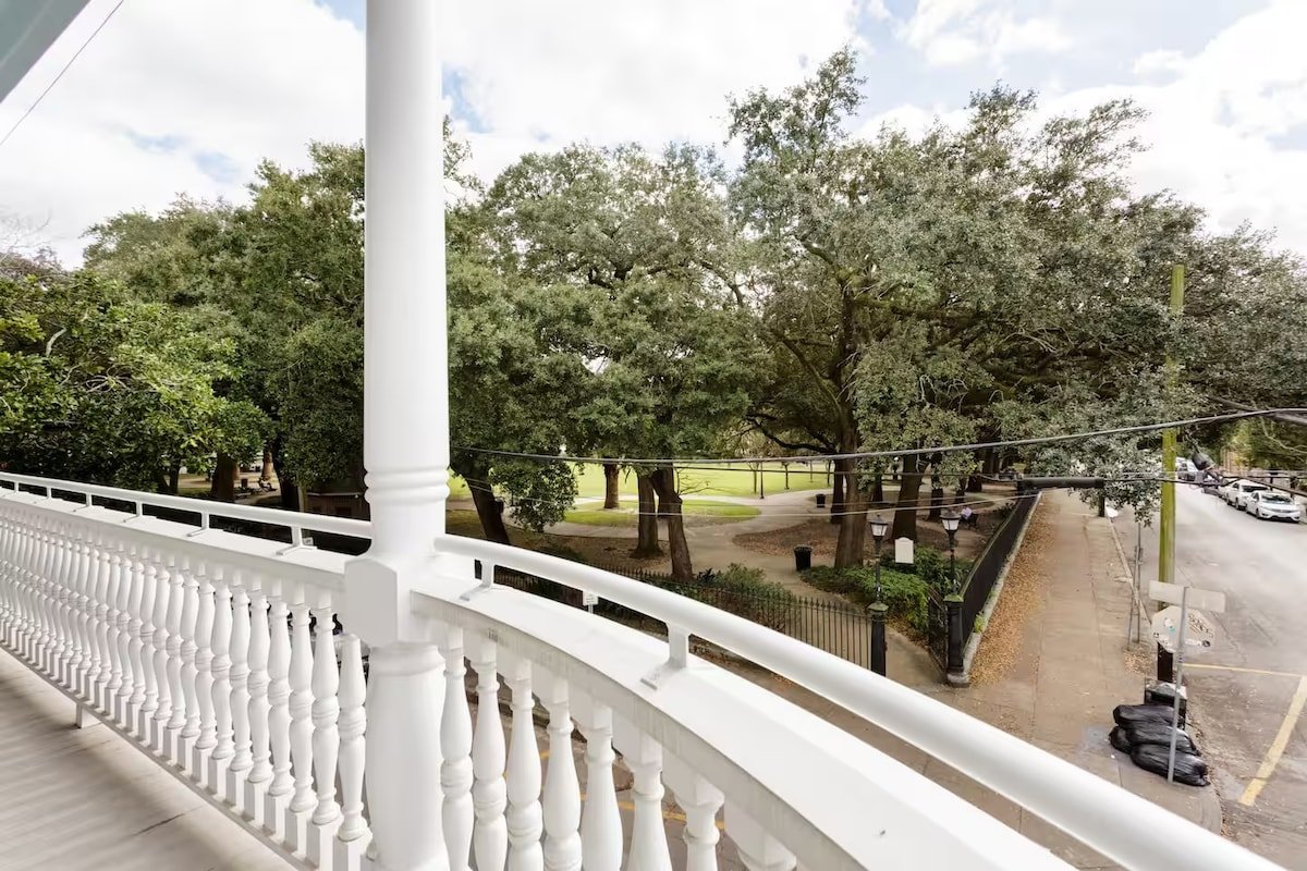 Frenchmen St 3 Br w Huge Balcony gallery image 3