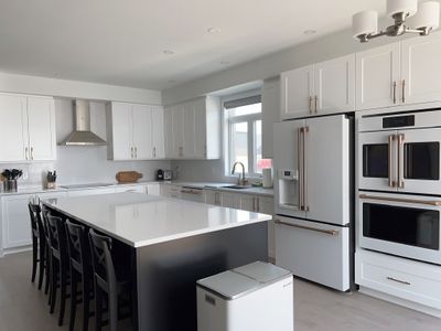 *NEW* Beautiful Home in Manotick 6BR 4BATH