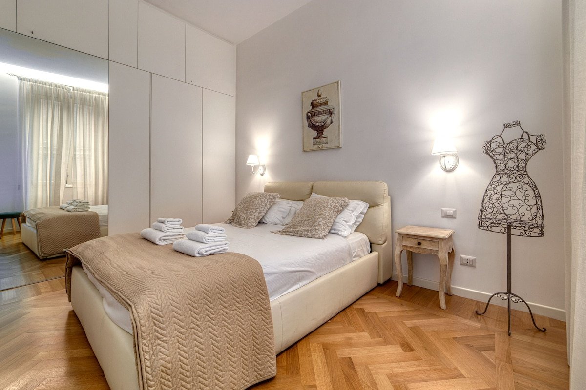 Spanish Steps Prestige Apartment – City Center gallery image 2