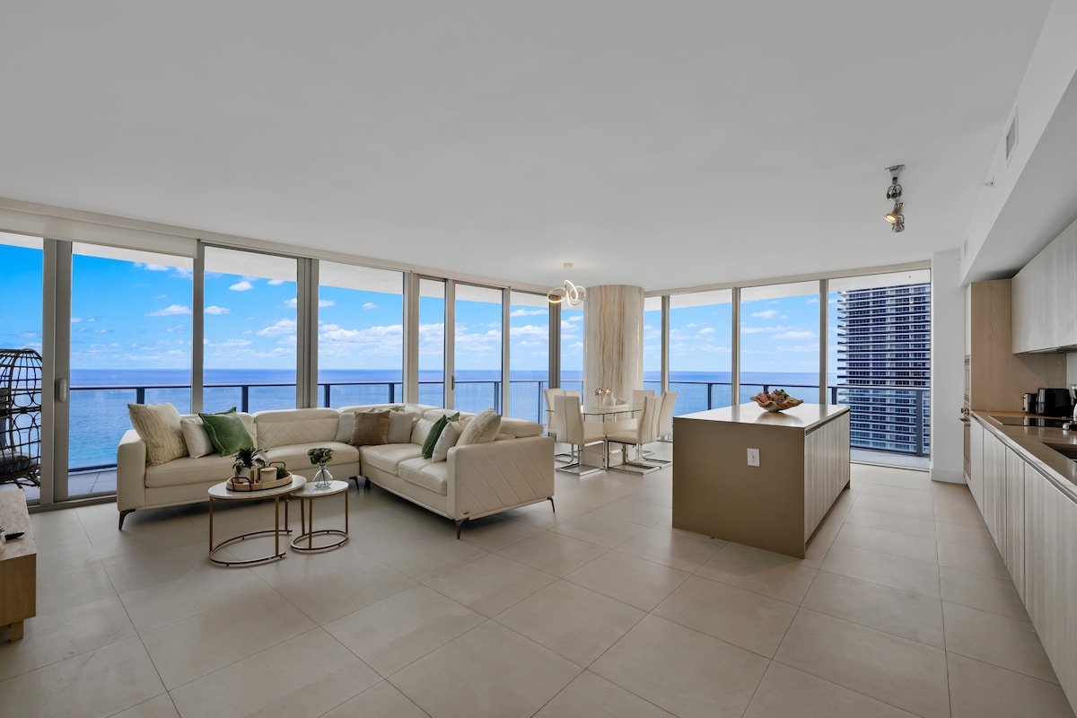 Hallandale OceanView | Pool | Gym | Fast Wi-Fi gallery image 3