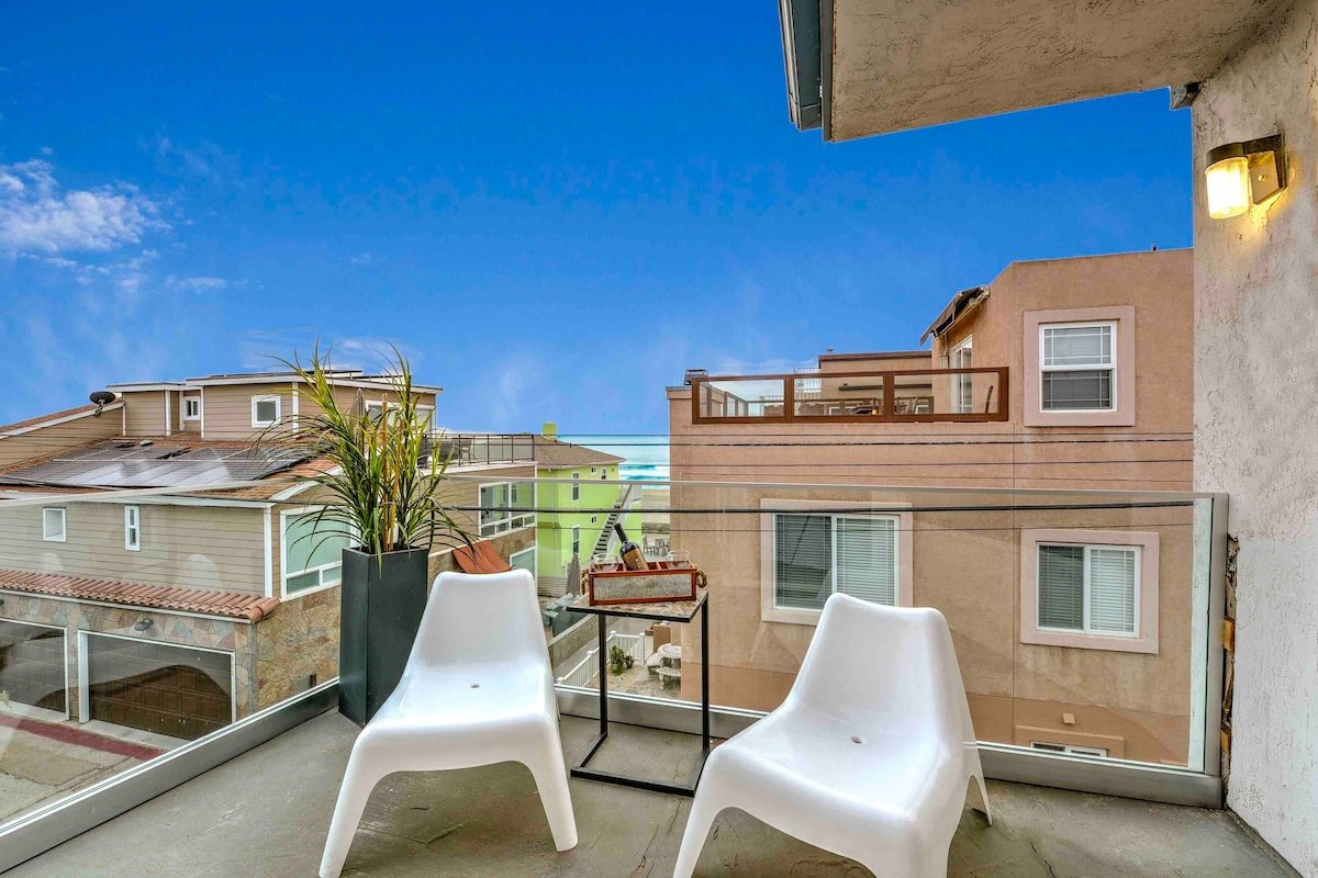 Oceanview Triple Deck w/ Huge patio Steps to Sand! gallery image 4