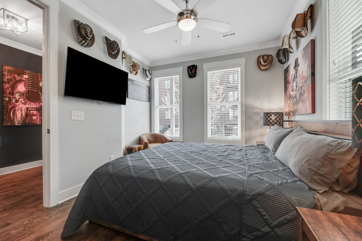 Nashville To the Nines gallery image 3