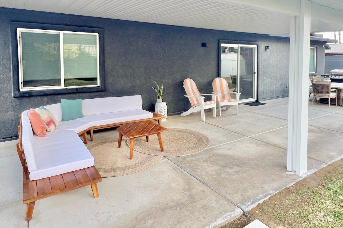 Huge Pool, Close to Everything gallery image 4