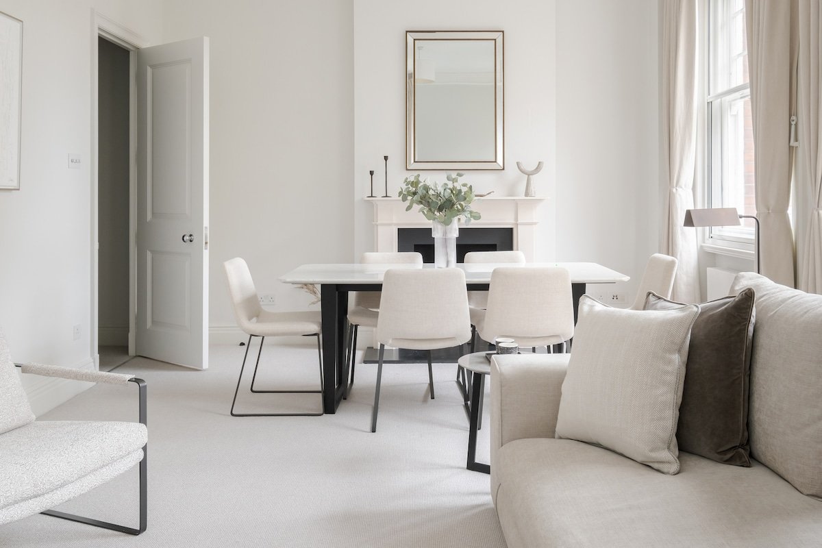 Spectacular Knightsbridge single level flat gallery image 2