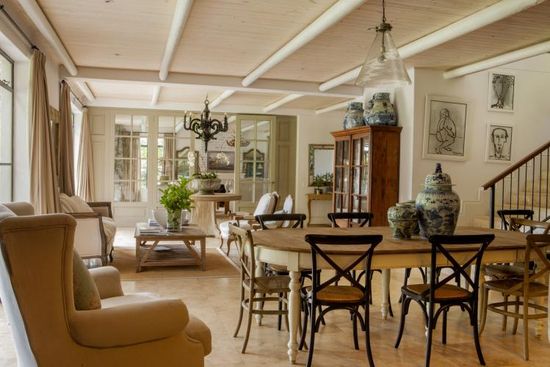 Photo 4 of Bishopscourt La Vue accommodation in Bishopscourt, Cape Town with 5 bedrooms and 5 bathrooms