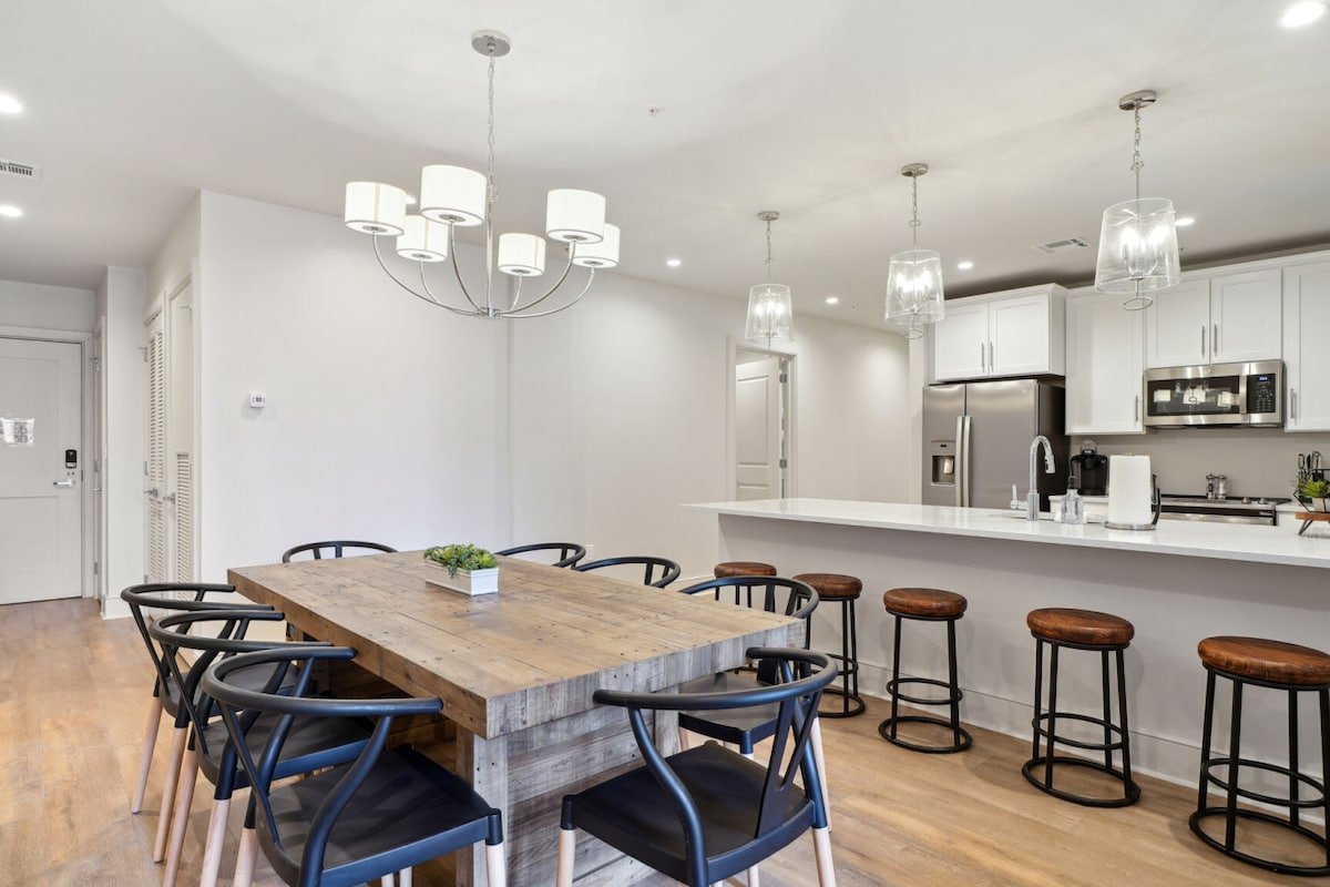 Downtown Space w/ Patio- Great for Saints Games! gallery image 5