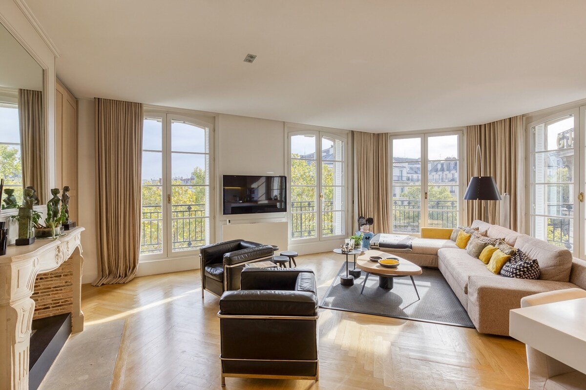 Saint Michel elegant flat 3 BR gallery image 4