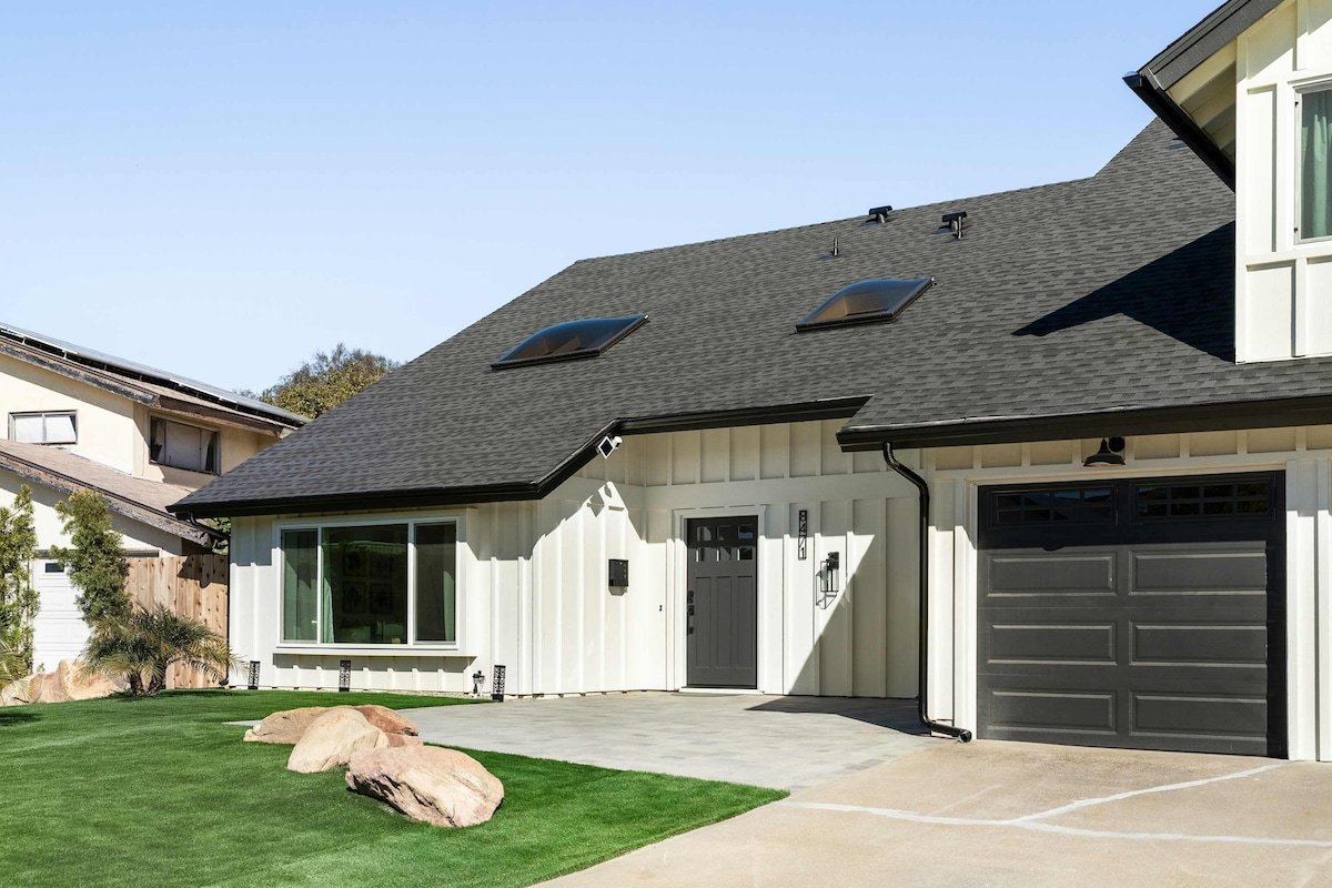 Lux 5-Bedroom Home in La Jolla Min to Ocean gallery image 2