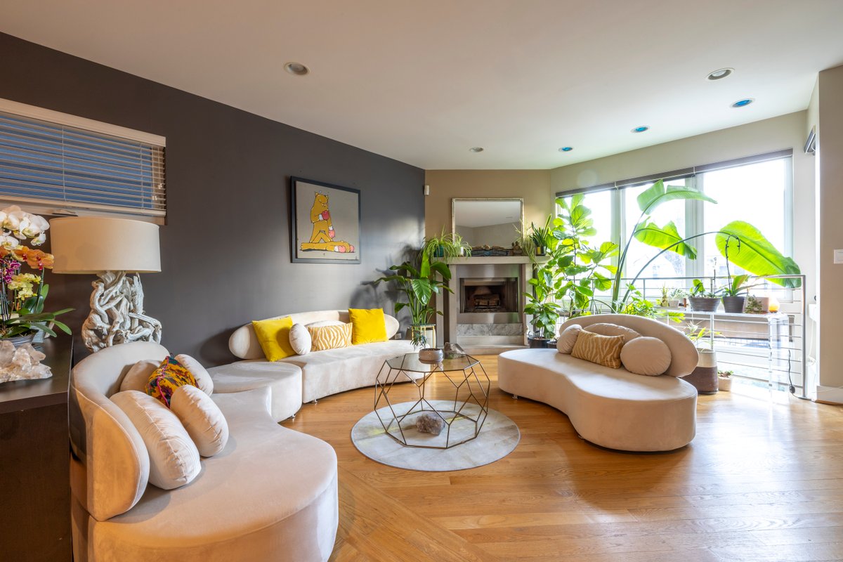 Homer Street Hotel: Bucktown Upscale Designer Home