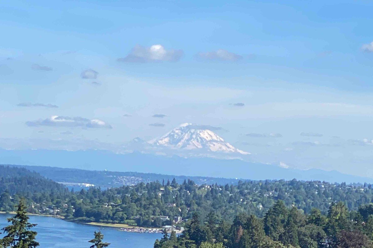 Mt. Rainier Luxury View Home gallery image 4