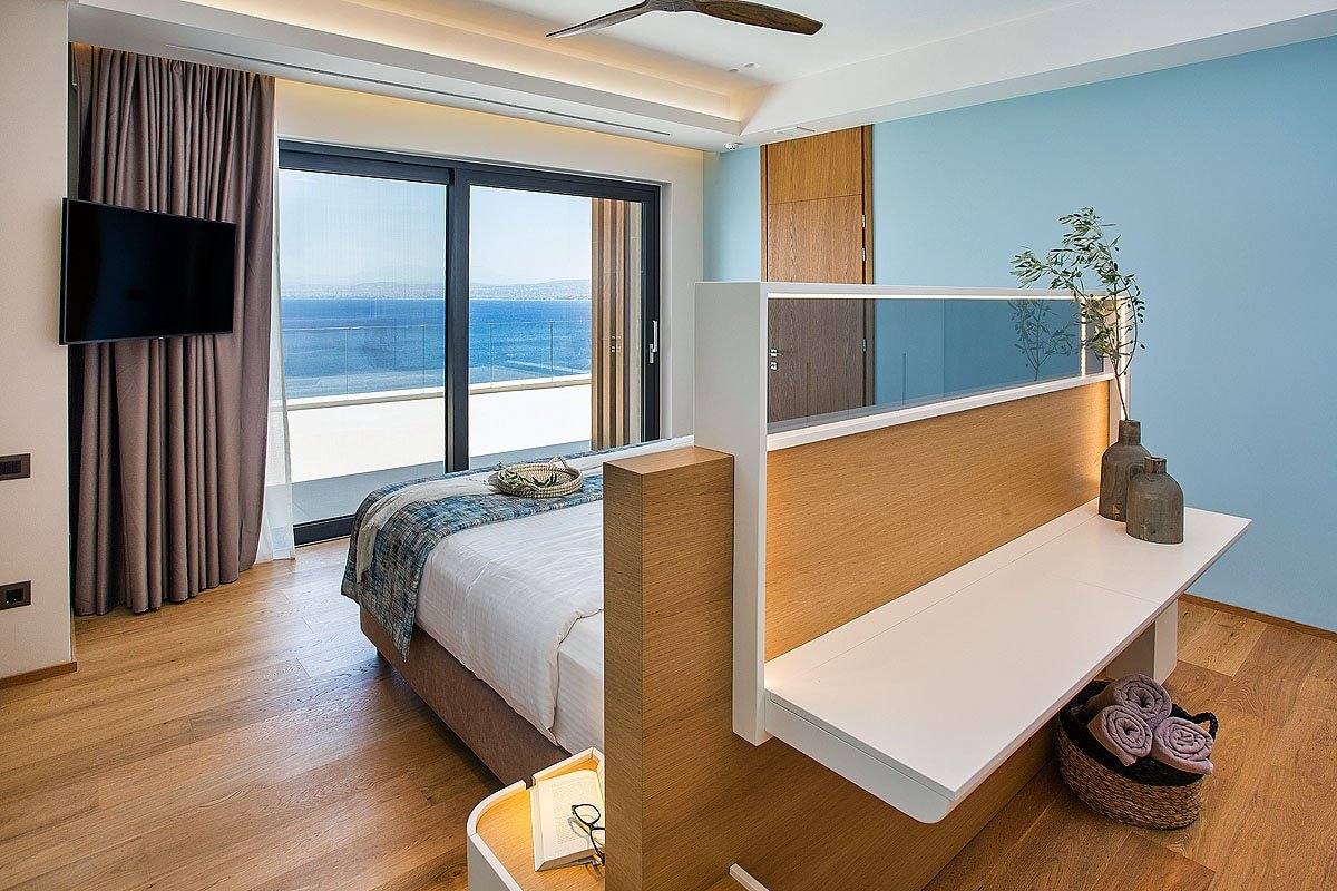 Newly Built 7 bedroom villa with heated pool gallery image 5