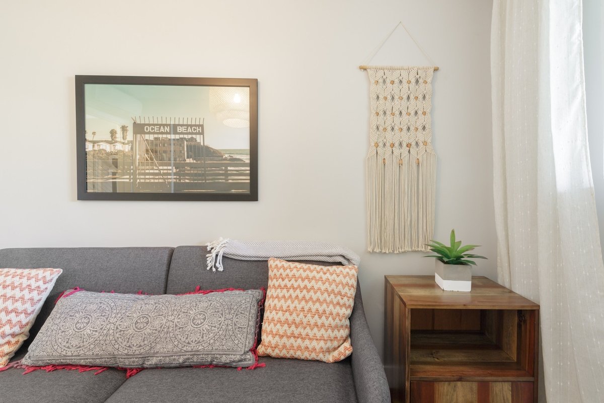 Seven Bedrooms in La Jolla Village gallery image 5