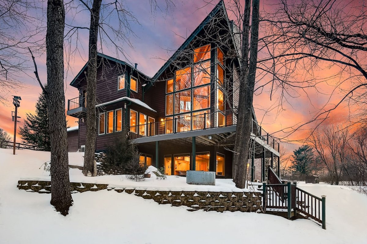 Luxury 4BR / 3BA Home on 12 Acres, Sauna, Theater gallery image 2