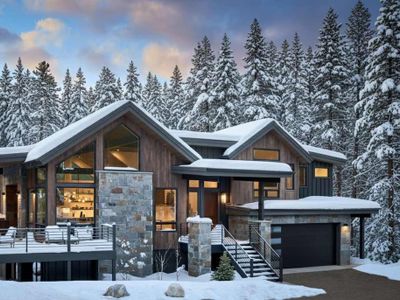 5BR Luxury Escape: Hot Tub, Views