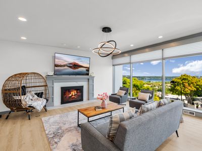 4 Beds Top Floor House with Lake & Mountain Views