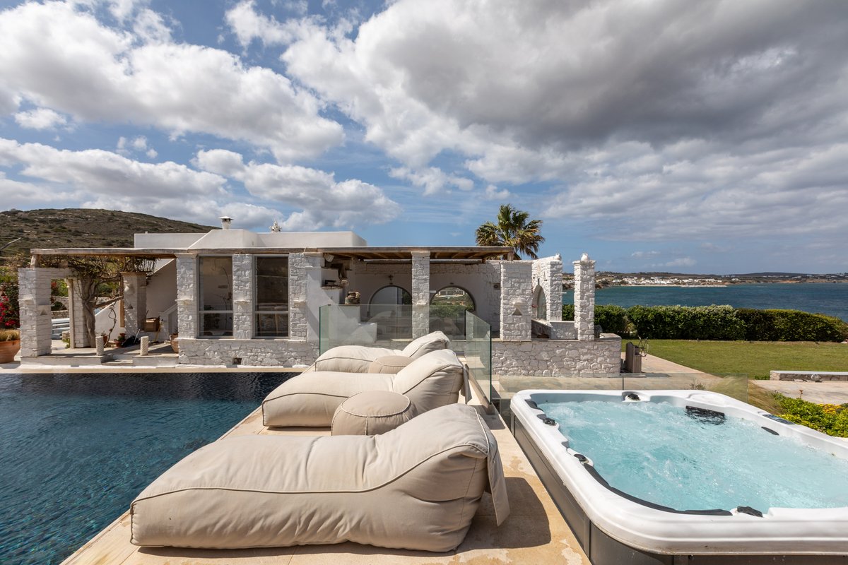 Agia Thalassa – Beachfront Private Pool Villa