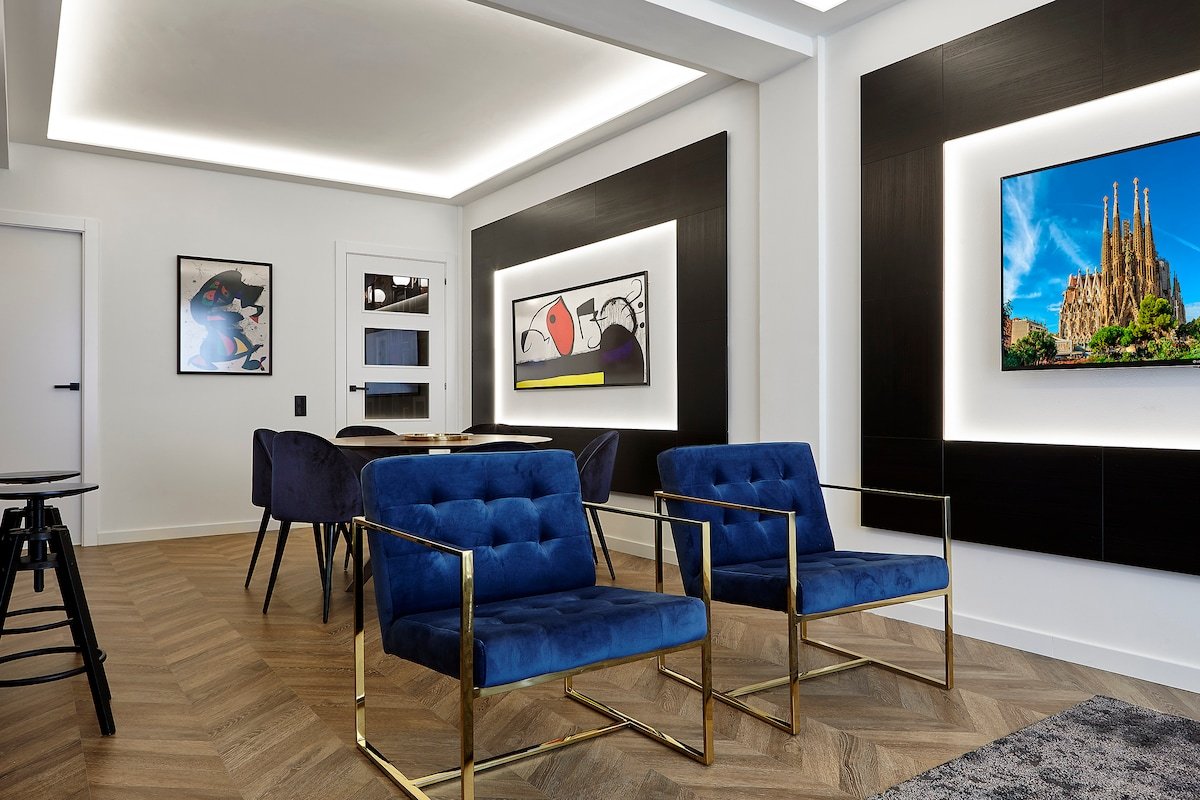 BIG AND LUXURIOUS APARTMENT IN BARCELONA CENTER gallery image 4