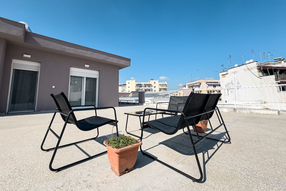 Luxury Penthouse – Spacious balcony and 2 bedrooms gallery image 2