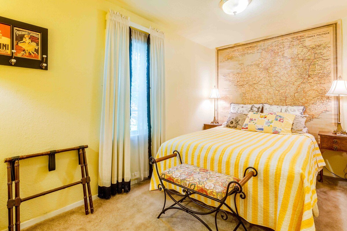 2 BR cottage King & Queen Beds & jacuzzi tub gallery image 5