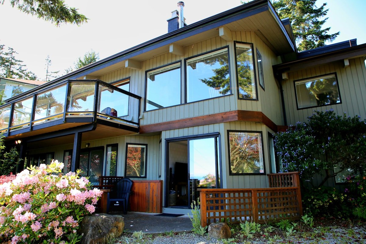 The Applebnb • 3 Bedroom Main House gallery image 3