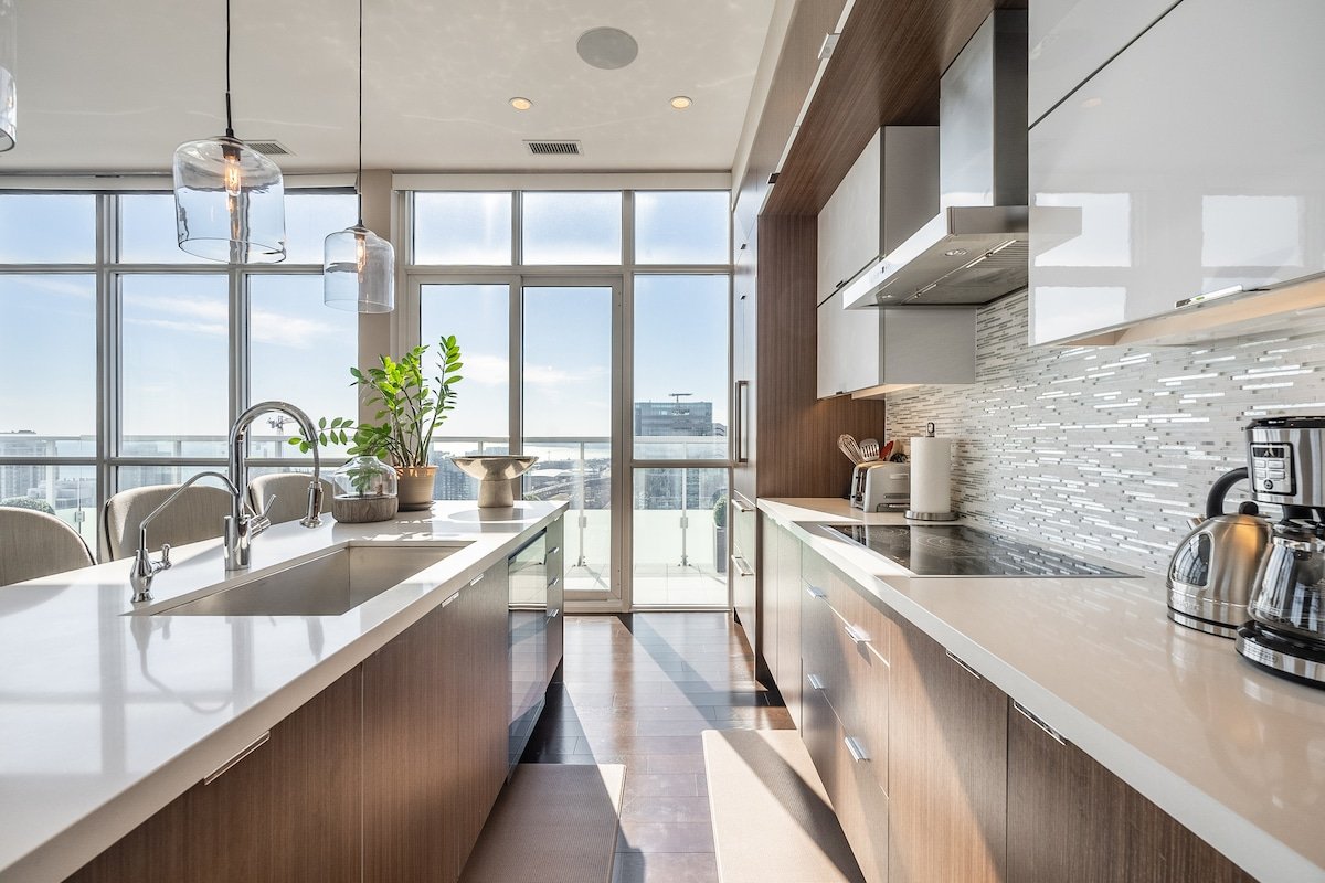 Award Winning 3BR Luxury Penthouse •Stunning Views gallery image 5