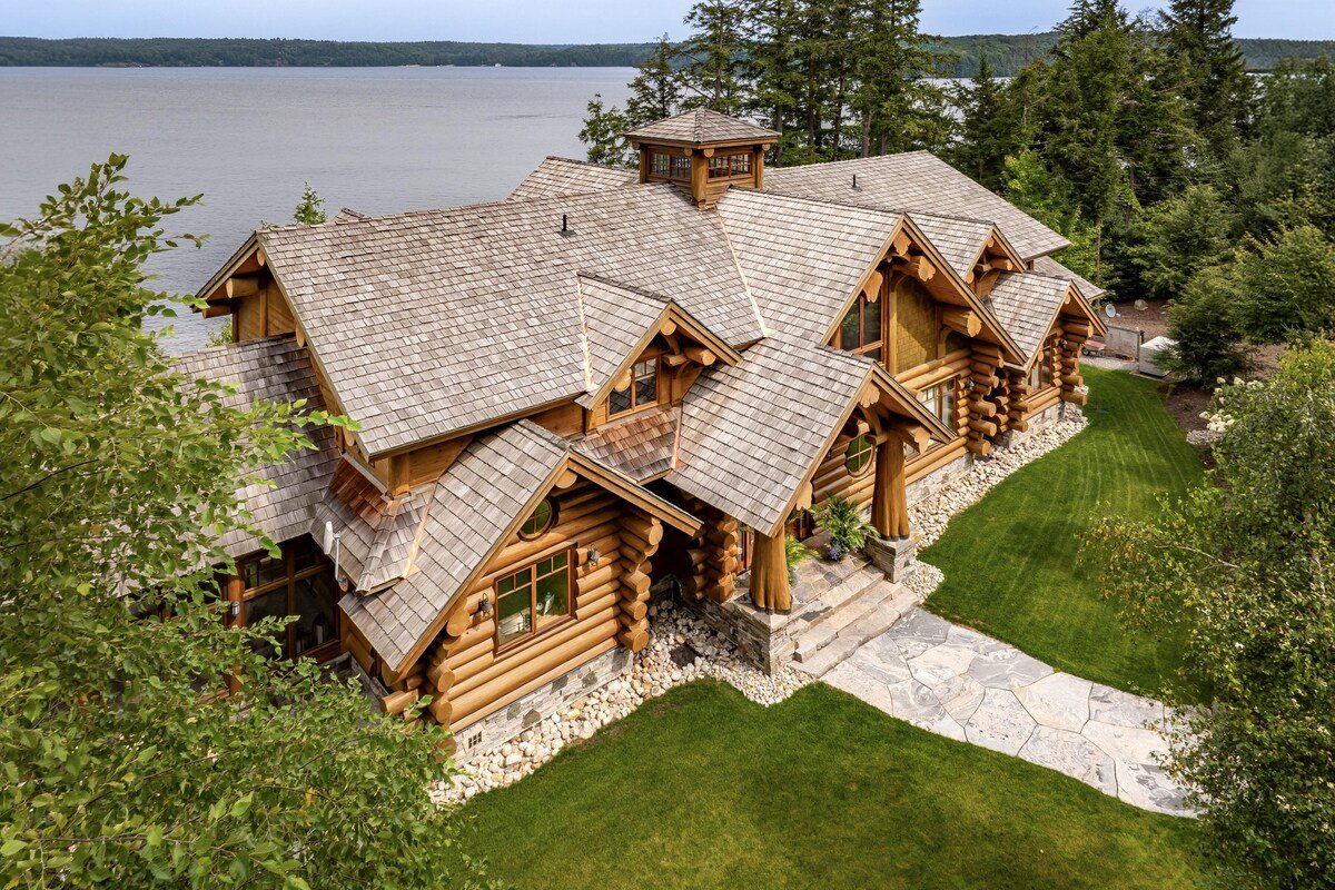 Breath-Taking Log Mansion in Muskoka gallery image 4