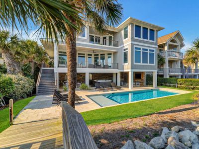 Newly Built 7-bedroom Oceanfront Stunner with pool