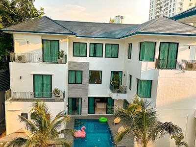 免费接机 市中心豪华独栋泳池别墅 800㎡ KTV包房 Netflix 管家服务