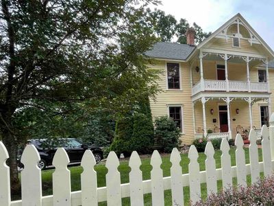 Walk to AVLs TOP cafes, pubs, restaurants, rafting